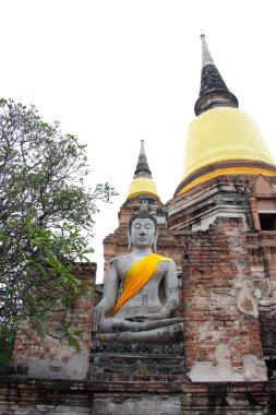 Pagoda ve Buda heykelleri, Wat Yai Chaimongkol ünlü ve popüler turistik yerlerinden Ayutthaya, Tayland.