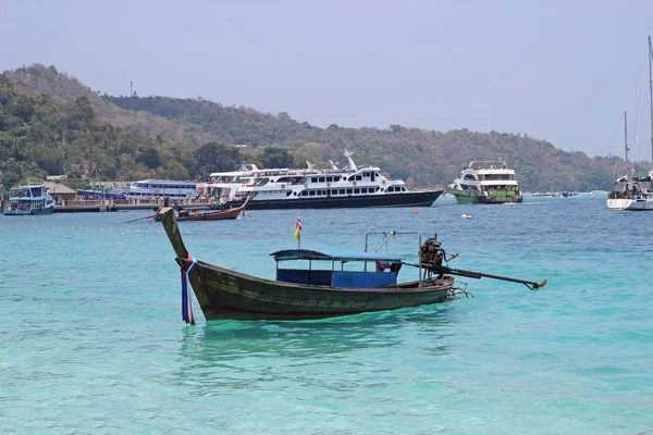Barco Para Pequeños Grandes Turistas Flotando Mar Alrededor Zona Koh — Foto de Stock