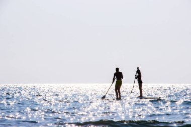 Deniz kayağı turistler güzel alan ao bang bao, Koh Kood Adası: Trat, Thailand.