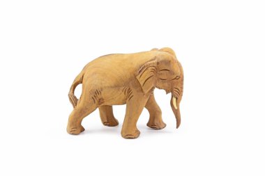 Ahşaptan oyulmuş fil beyaz arka planda izole edilmiş. Tayland.