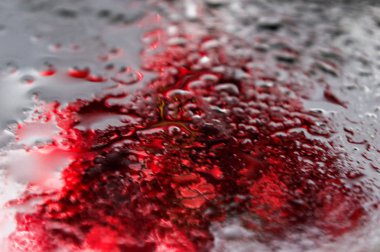 damla ve cam üzerinde