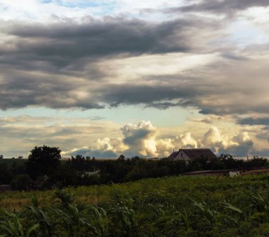 şiddetli bir fırtına dan sonra gökyüzü