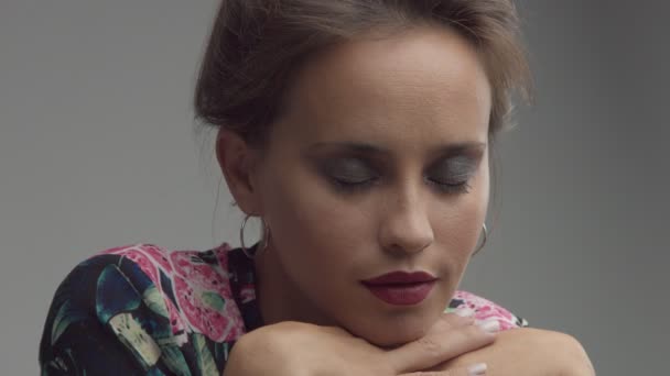 Argentine woman with light blue green eyes in studio — Stock Video