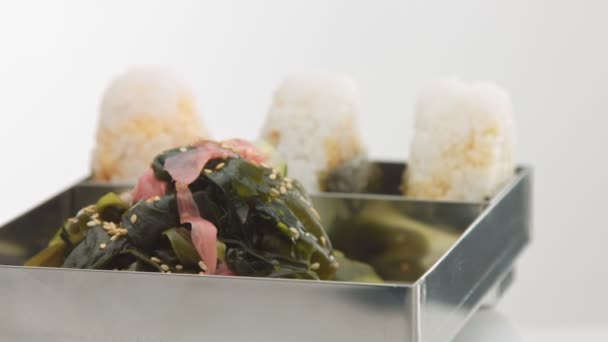 Bolas de arroz onigiri — Vídeo de Stock