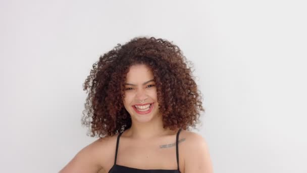 Mixed race black woman with freckles and curly hair in studio on white poses to a camera — Stock Video