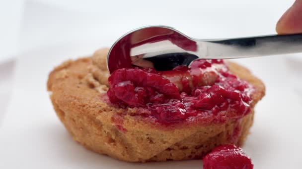 Small cake with fruit topping pouring on it — Stock Video