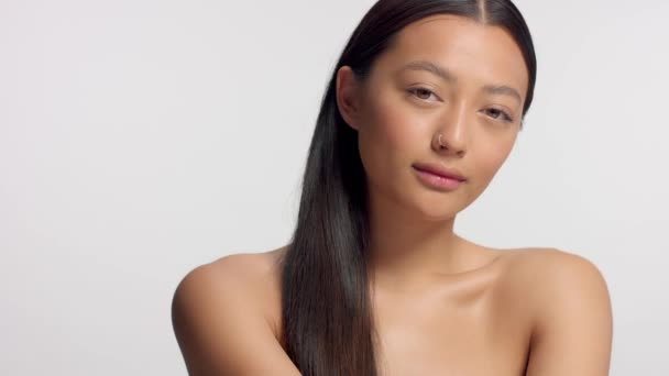 Mixed race asian model in studio beauty shoot — Stock Video