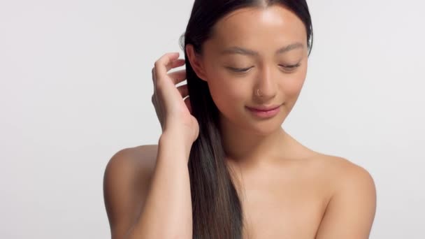 Mixed race asian model in studio beauty shoot — Stock Video