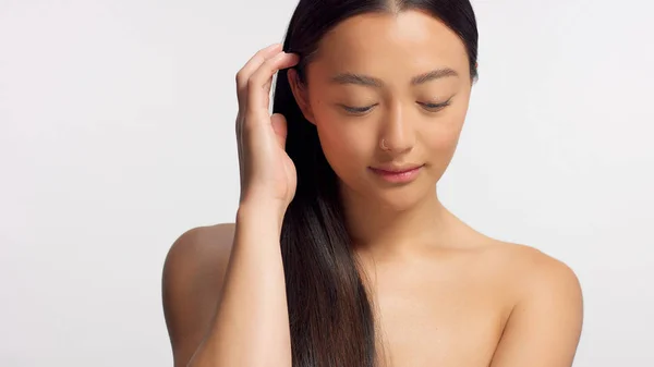 Blandad ras asiatiska modell i studion skönhet Shoot — Stockfoto