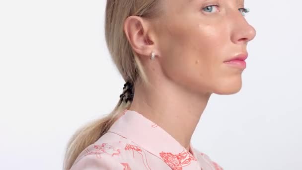 Woman portrait in studio on white. Healthy shiny skin with first wrinkles — Stock Video