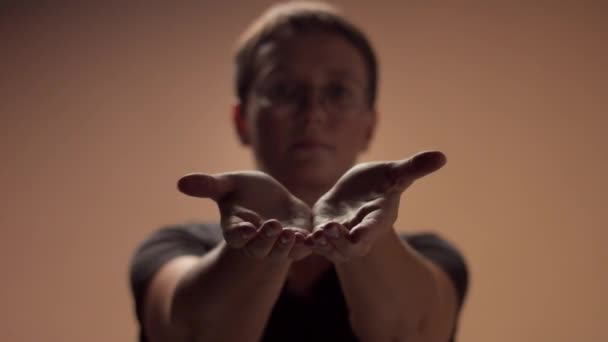 Caucasian woman with short haircut out of focus lift up her hands — 비디오