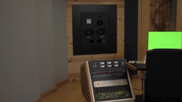 Vuoto studio di progettazione del suono mastering movimento pinzato — Video Stock