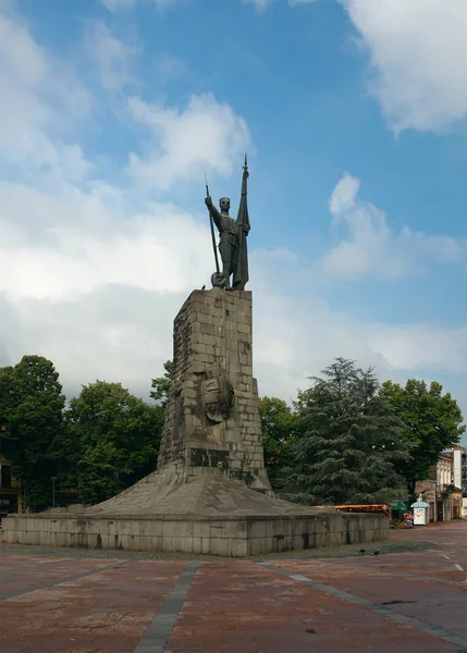 Praça Central Cidade Kraljevo Com Monumento Aos Soldados Sérvios Que — Fotografia de Stock