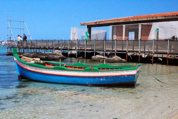 シチリア島のかわいい漁船 イタリア — ストック写真