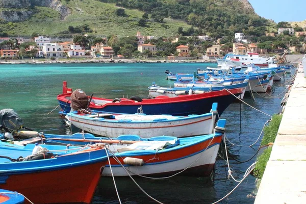 Sicilya sevimli balıkçı tekneleri, İtalya