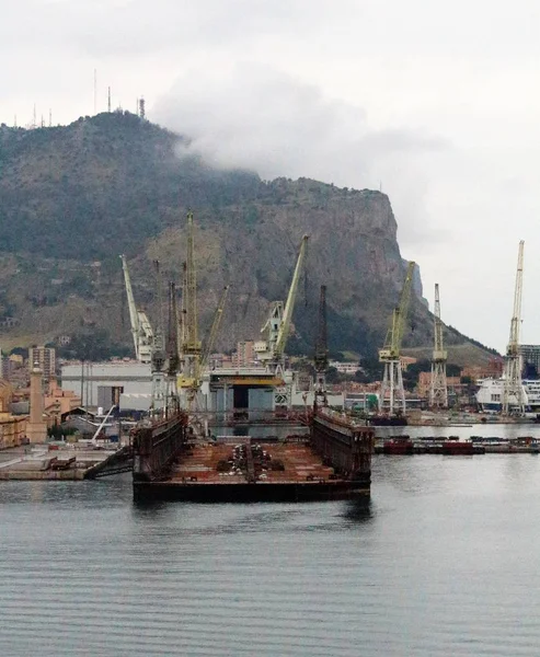 Промисловий Порт Палермо 2019 — стокове фото
