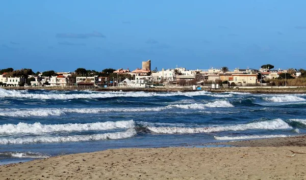 Vista Panorámica Típico Pueblo Costero Sicilia Con Mar Muy Agitado —  Fotos de Stock