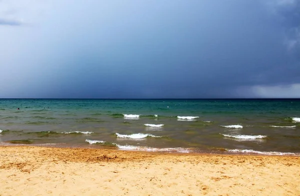 Suggestieve Afbeelding Van Een Strand Sicilië Met Voorgebergte Achtergrond — Stockfoto