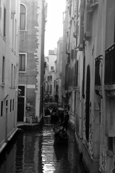 Венеція Італія Грудня 2018 Венеція Канал Типовими Венеціанськими Гондоми — стокове фото