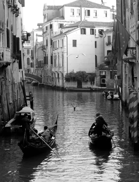 Венеция Италия Декабря 2018 Года Венецианский Канал Типичными Венецианскими Гондолами — стоковое фото
