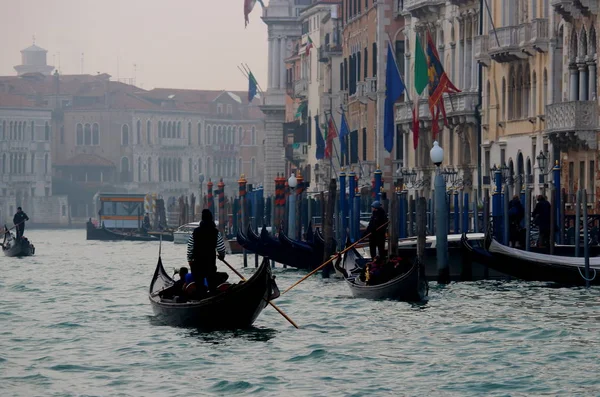Venezia Italia December 2018 Venice Canal Typical Venetian Gondolas — Stock Photo, Image