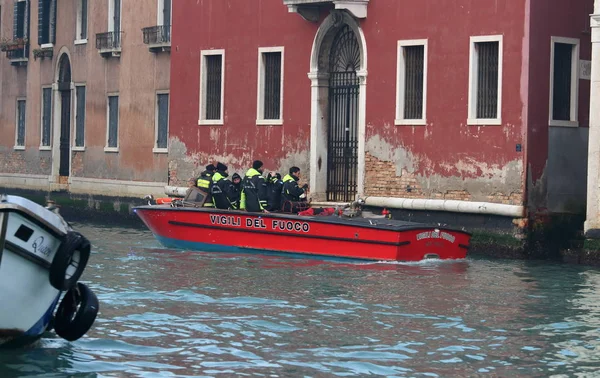 Venice Italy December 2018 Firemen Venice Action — Stock Photo, Image