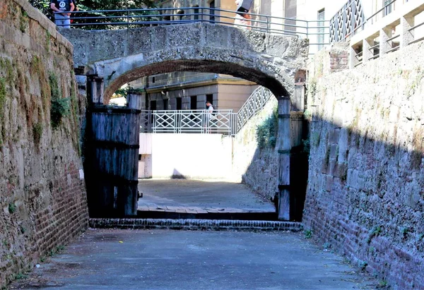 Milan Włochy Sugestywny Wizerunek Naviglio San Marco Hydraulicznego Systemu Zamknięć — Zdjęcie stockowe