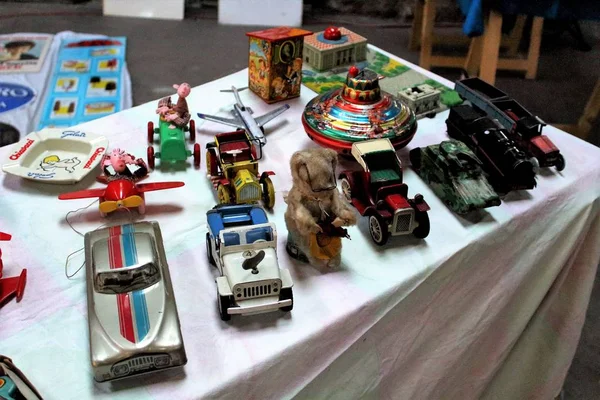 Suggestieve Beeld Van Vintage Model Auto Speelgoed Een Vintage Markt — Stockfoto