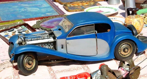 Anregendes Bild Von Oldtimer Modellauto Spielzeug Auf Einem Oldtimermarkt — Stockfoto