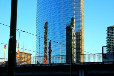 27 Kasım 2016 Porta Nuova semtindeki Aporta Garibaldi bölgesi Gae Aulenti meydanının özel görüntüsünü çağrıştıran.