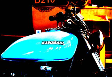 Milano, İtalya - 21 Mayıs 2017: Logolu kawasaki motosikletin turkuaz renkli tankını çağrıştıran bir hayal