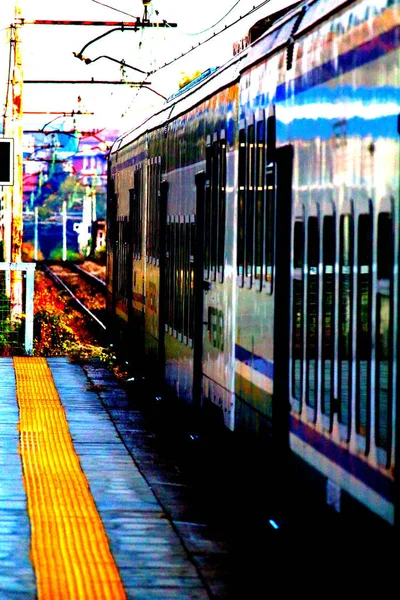 ミラノ イタリア 2016年10月22日 ロモロ駅を通過する列車のエボカティバ想像 — ストック写真