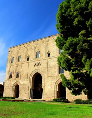 Palermo, İtalya - 01 Ekim 2017 - Zisa 'nın Norman Sarayı' nın anımsatıcı görüntüsü