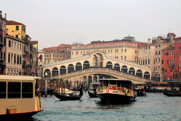 Veneza Itália Dezembro 2018 Evocativa Imagem Ponte Rialto Dos Símbolos — Fotografia de Stock