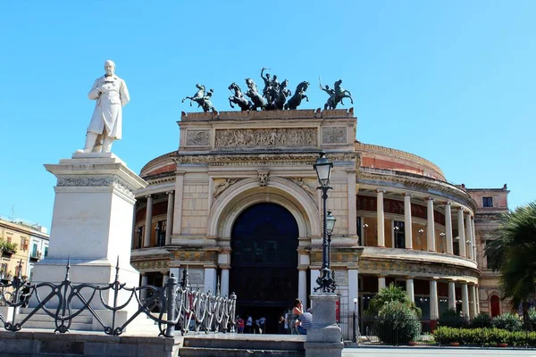 Palermo Olaszország 2019 Szeptember Politeama Színház Felidéző Képe Belvárosban Egy — Stock Fotó