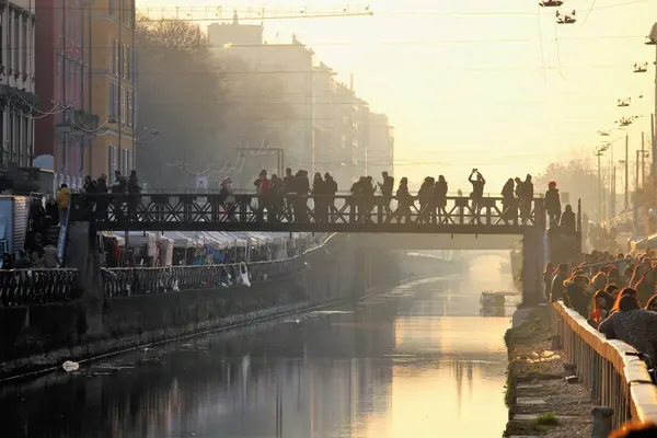 Milán Italia Enero 2017 Naviglio Grande Refugio Bohemio Ciudad Lleno —  Fotos de Stock