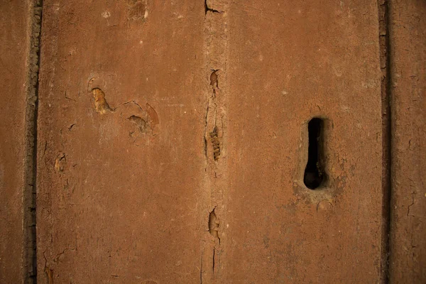 Evocative Texture Image Old Wooden Door Vertical Axes Lock — Stock Photo, Image