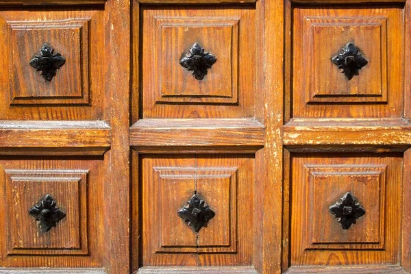 Detail Old External Wooden Door Wrought Iron Knobs — Stock Photo, Image