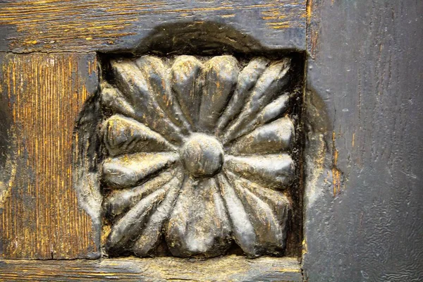 Evocative Image Flower Shaped Inlay Old Exterior Wooden Door — Stock Photo, Image