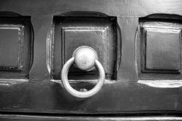 Evocative Black White Image Detail Old Wooden External Door Brass — Stock Photo, Image