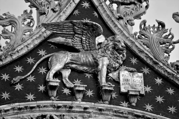 Veneza Itália Dezembro 2018 Evocativa Imagem Preto Branco Leão Basílica — Fotografia de Stock