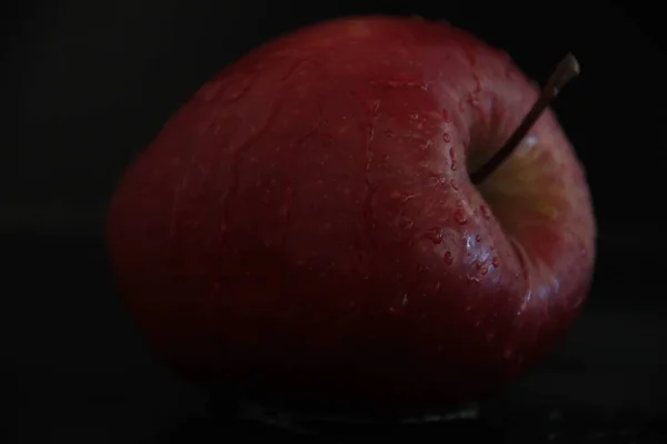 Bio Äpfel Auf Schwarzem Hintergrund — Stockfoto