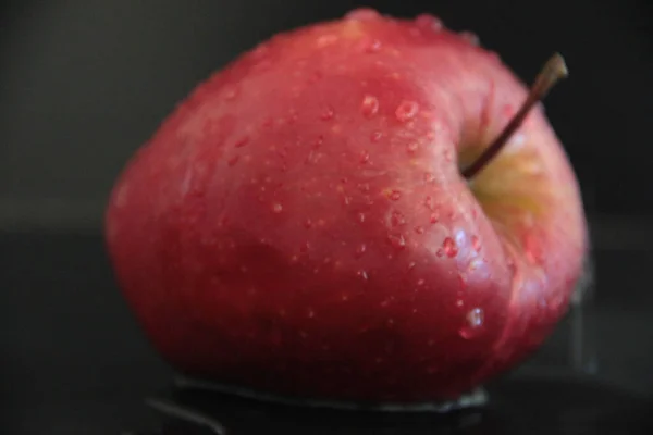 Βιολογικά Μήλα Μαύρο Φόντο — Φωτογραφία Αρχείου