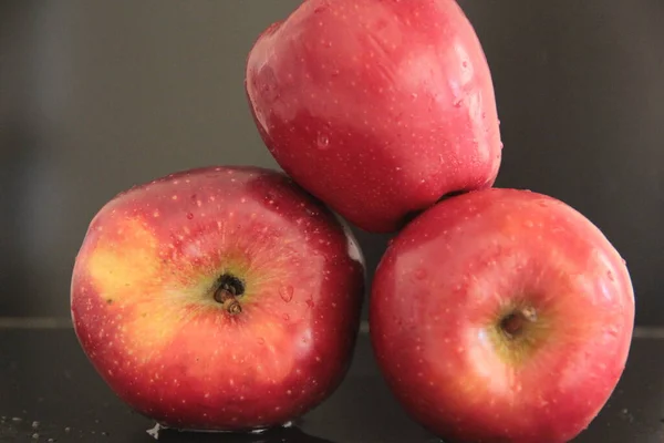 Organic Apples Black Background — Stock Photo, Image