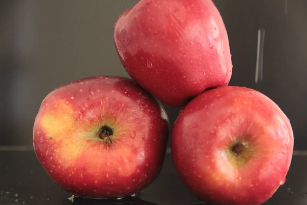 Organic Apples Black Background — Stock Photo, Image