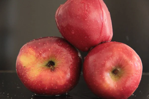 Organic Apples Black Background — Stock Photo, Image