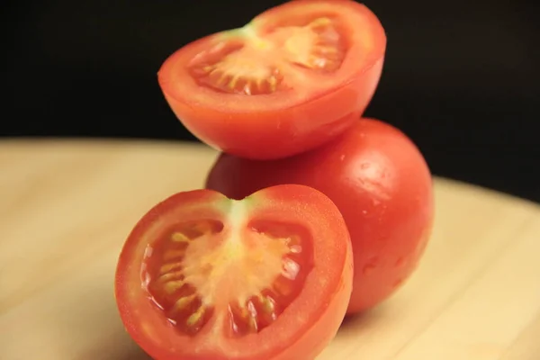 Tranches Tomate Biologique Sur Fond Bois — Photo
