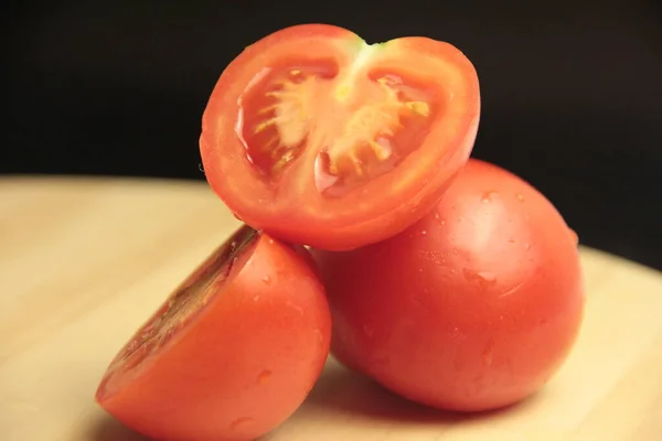 Tranches Tomate Biologique Sur Fond Bois — Photo