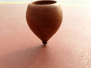 Zeminde dönerken ahşap kaplama