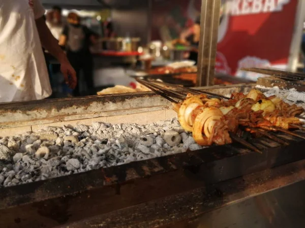 Shashlik Preparándose Una Parrilla Barbacoa Sobre Carbón Vegetal Shashlik Shish — Foto de Stock